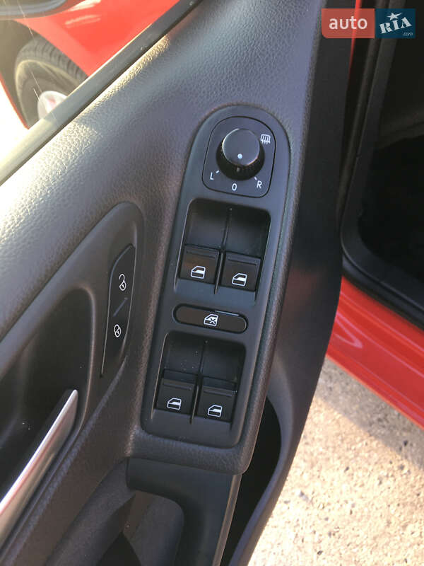 Хэтчбек Volkswagen Golf 2010 в Тысменице