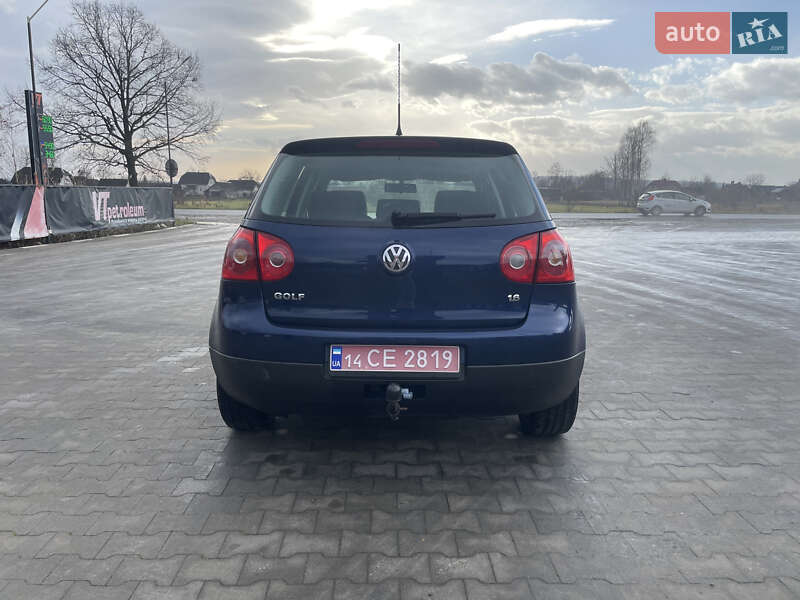 Хэтчбек Volkswagen Golf 2005 в Калуше