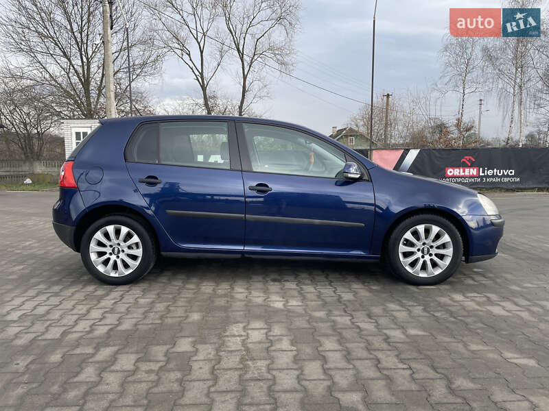 Хэтчбек Volkswagen Golf 2005 в Калуше
