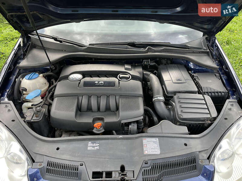 Хэтчбек Volkswagen Golf 2005 в Калуше