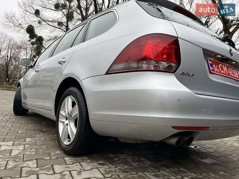 Универсал Volkswagen Golf 2011 в Черновцах