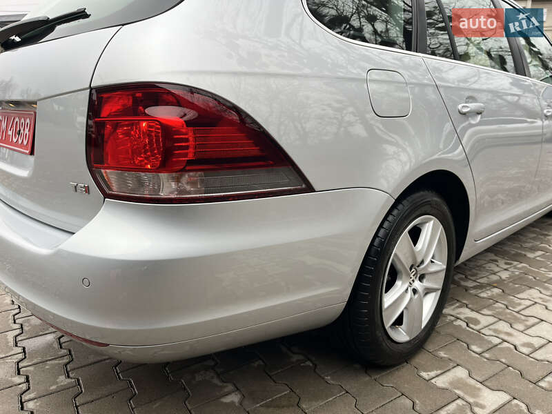 Универсал Volkswagen Golf 2011 в Черновцах