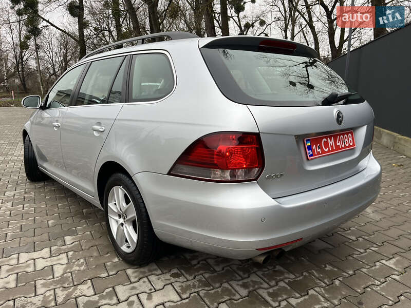 Универсал Volkswagen Golf 2011 в Черновцах