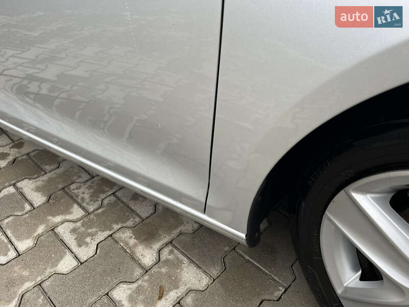 Универсал Volkswagen Golf 2011 в Черновцах