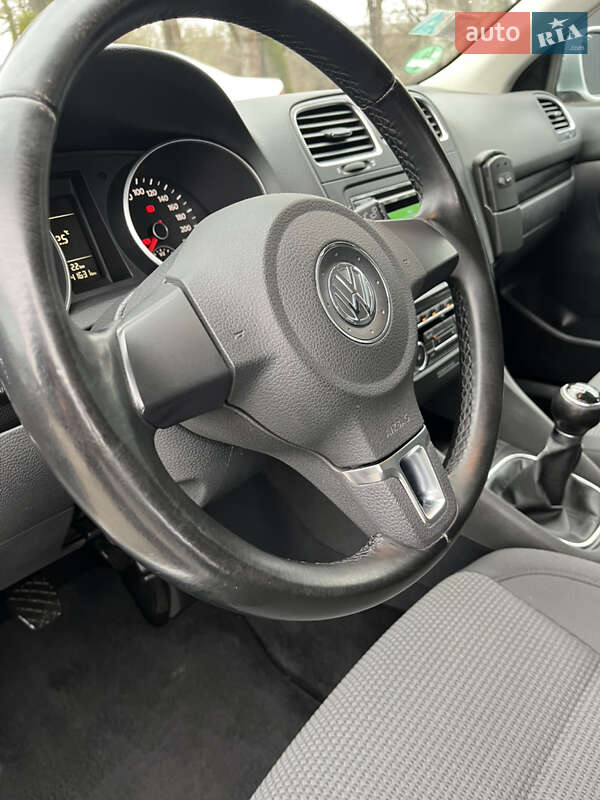 Универсал Volkswagen Golf 2011 в Черновцах