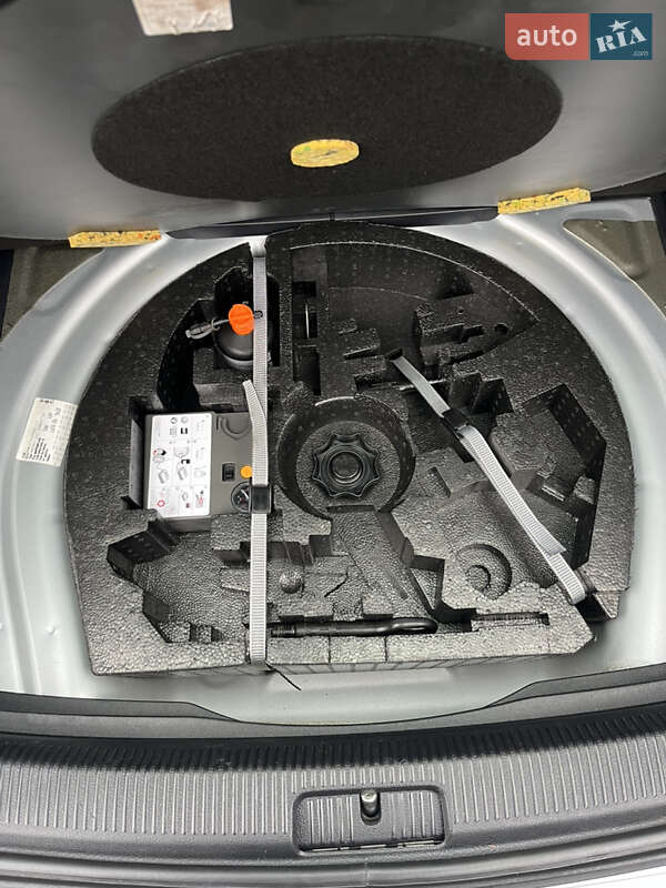 Универсал Volkswagen Golf 2011 в Черновцах