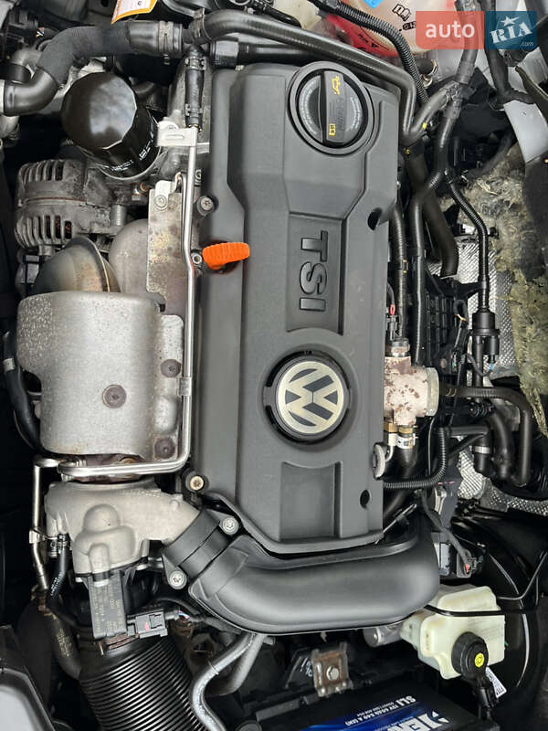 Универсал Volkswagen Golf 2011 в Черновцах