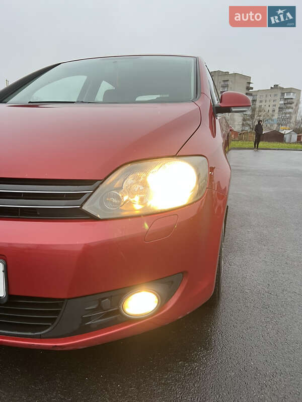 Хэтчбек Volkswagen Golf 2010 в Шостке