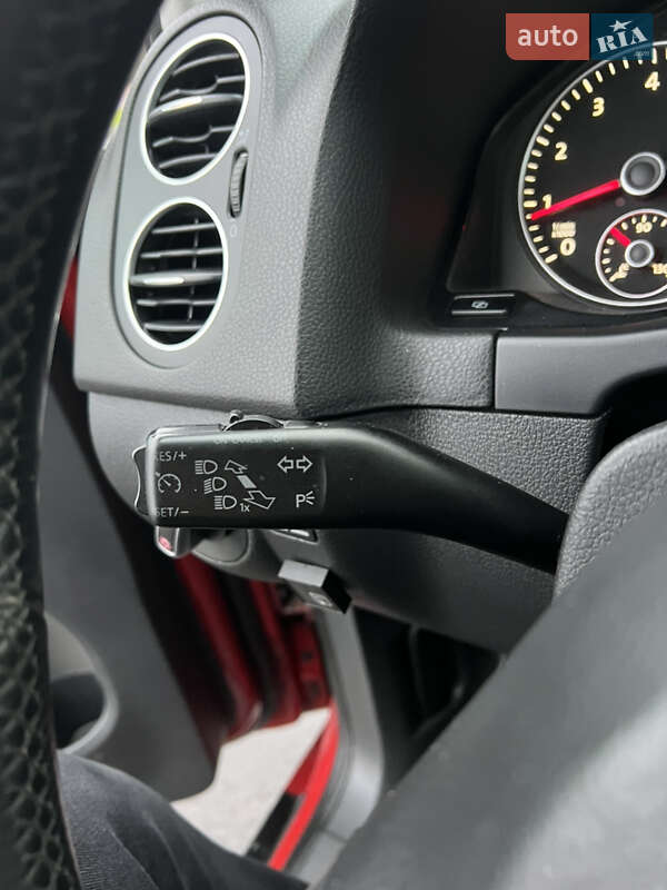 Хэтчбек Volkswagen Golf 2010 в Шостке