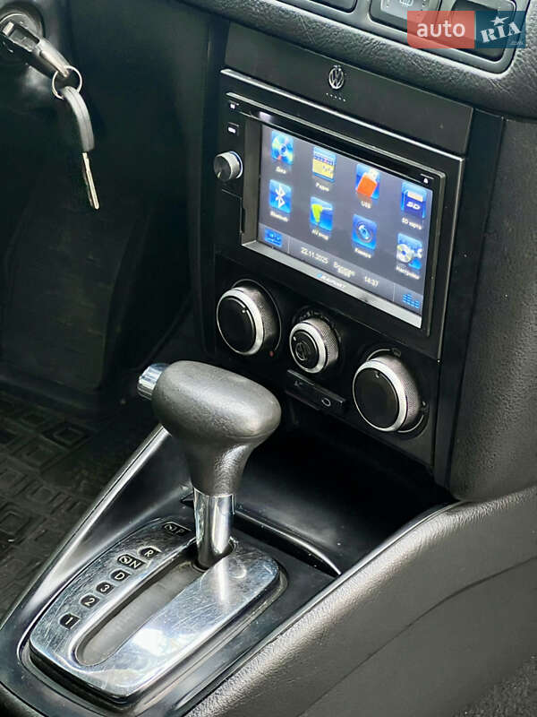 Хэтчбек Volkswagen Golf 1998 в Харькове