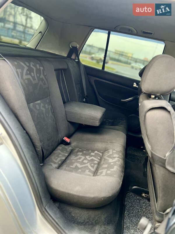 Хэтчбек Volkswagen Golf 1998 в Харькове