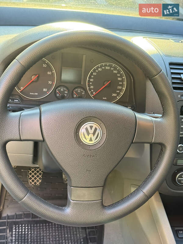 Хетчбек Volkswagen Golf 2005 в Мукачевому