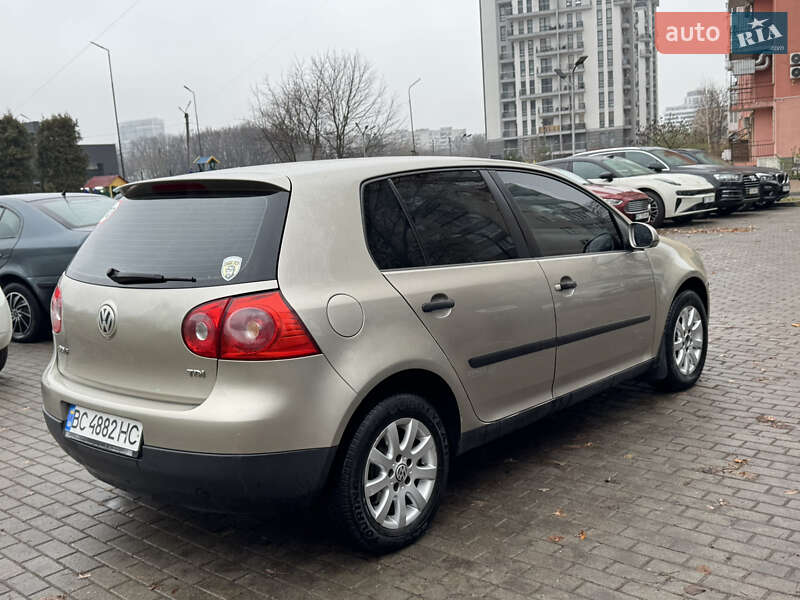 Хэтчбек Volkswagen Golf 2005 в Львове