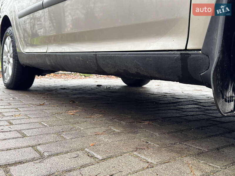 Хэтчбек Volkswagen Golf 2005 в Львове