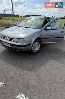 Универсал Volkswagen Golf 2004 в Дубровице