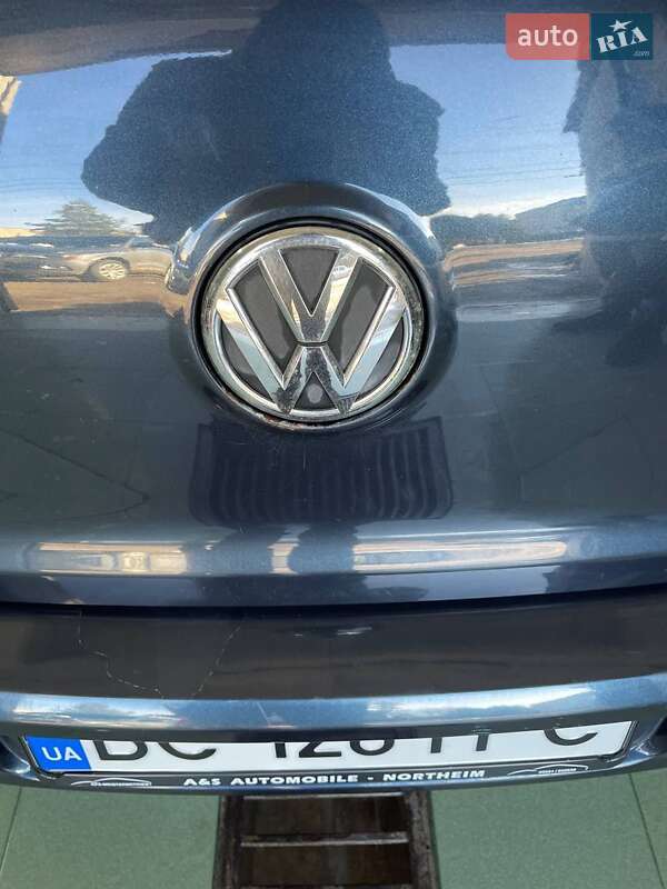 Хэтчбек Volkswagen Golf 2011 в Золочеве