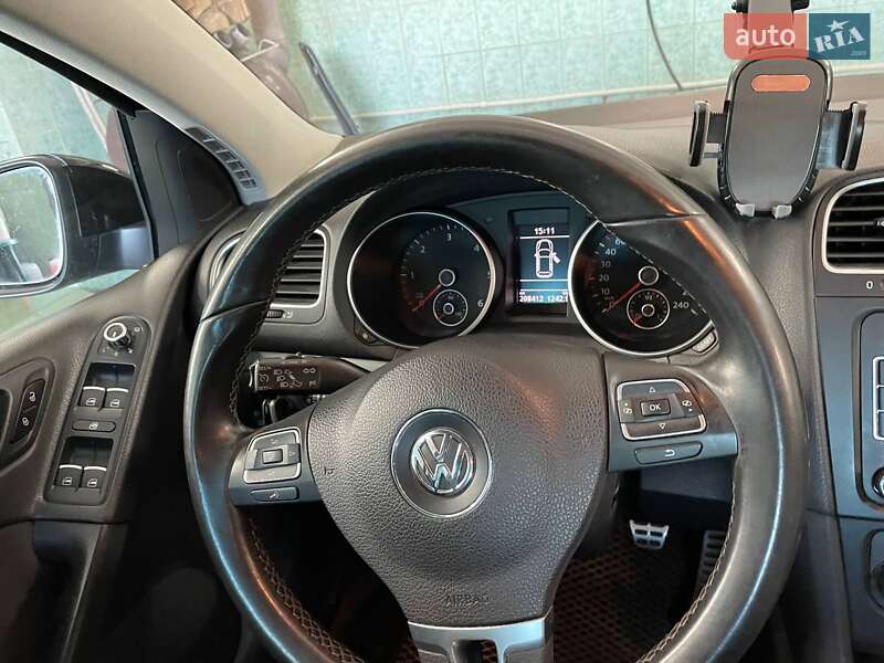 Хэтчбек Volkswagen Golf 2011 в Золочеве