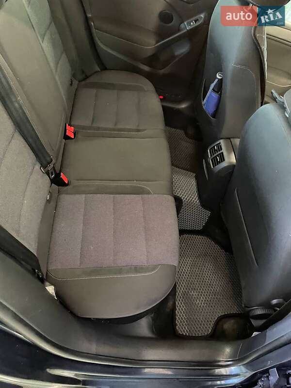 Хэтчбек Volkswagen Golf 2011 в Золочеве