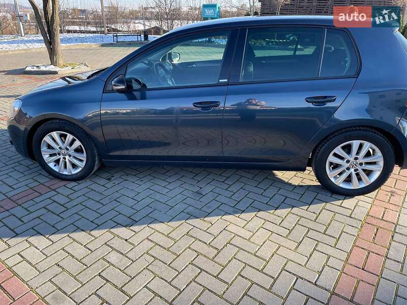 Хэтчбек Volkswagen Golf 2011 в Золочеве
