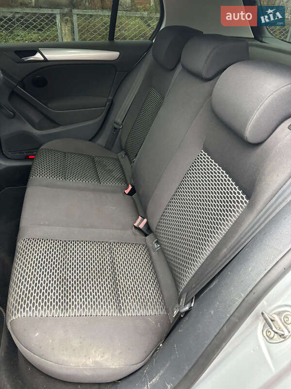 Хэтчбек Volkswagen Golf 2009 в Староконстантинове