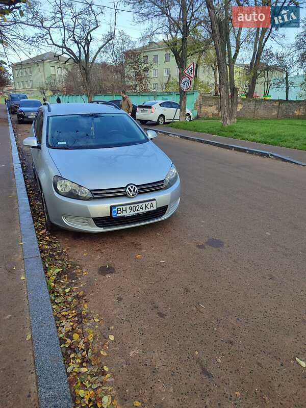 Універсал Volkswagen Golf 2010 в Одесі