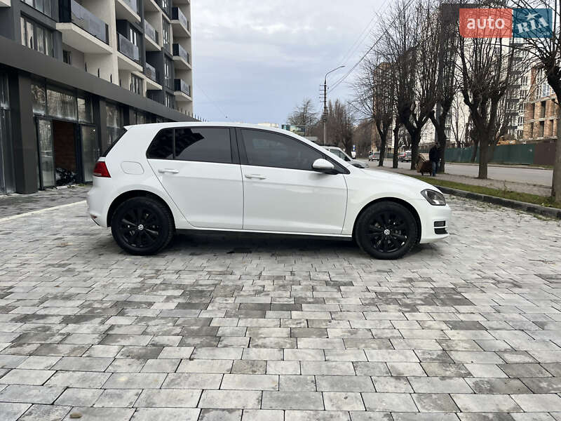 Хетчбек Volkswagen Golf 2014 в Чернівцях