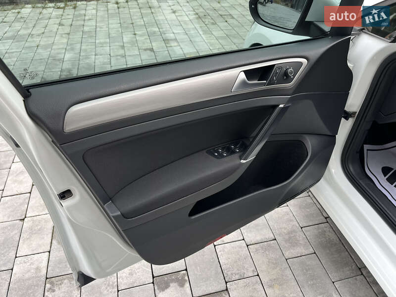 Хетчбек Volkswagen Golf 2014 в Чернівцях