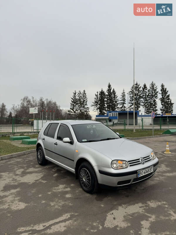 Хетчбек Volkswagen Golf 2003 в Борщеві