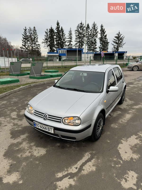 Хетчбек Volkswagen Golf 2003 в Борщеві