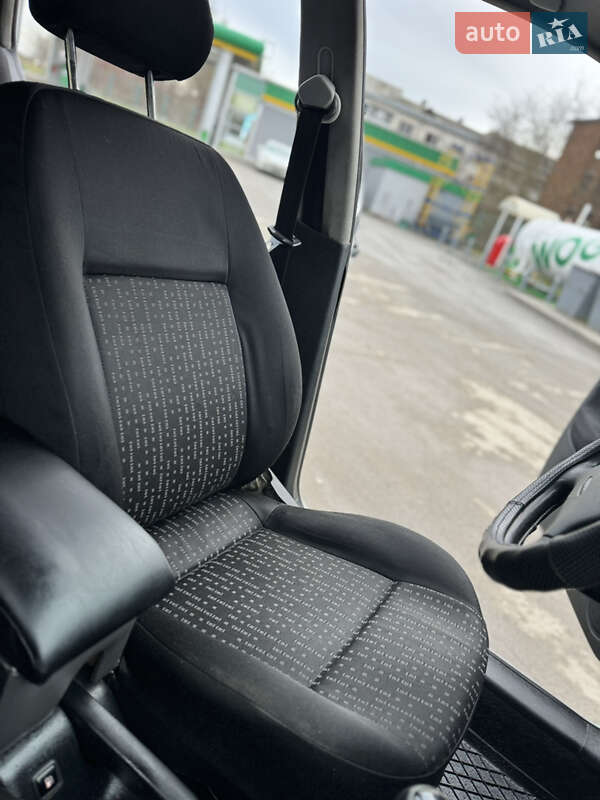 Хетчбек Volkswagen Golf 2003 в Борщеві