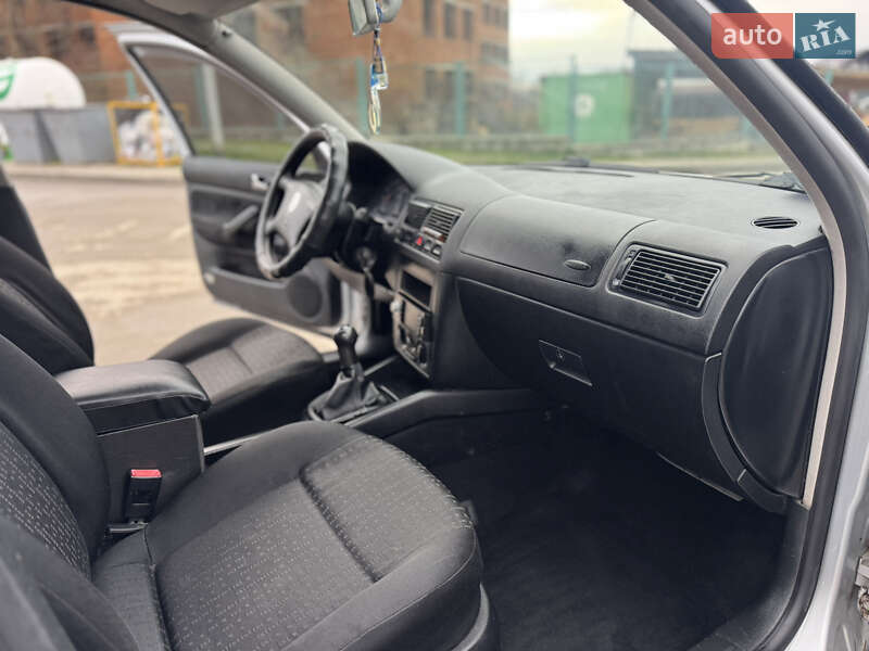 Хетчбек Volkswagen Golf 2003 в Борщеві