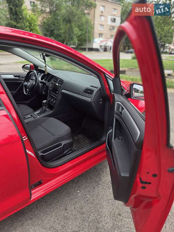 Хэтчбек Volkswagen Golf 2018 в Кривом Роге фото 6 Хэтчбек Volkswagen Golf 2018 в Кривом Роге