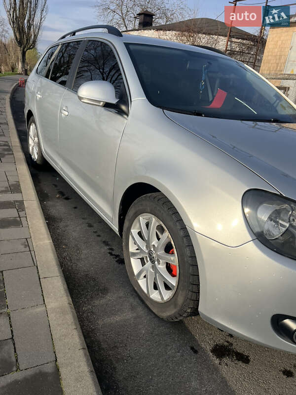 Универсал Volkswagen Golf 2012 в Киеве