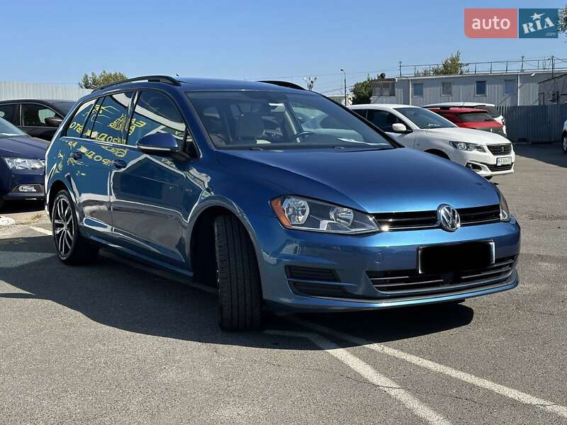 Универсал Volkswagen Golf 2016 в Киеве