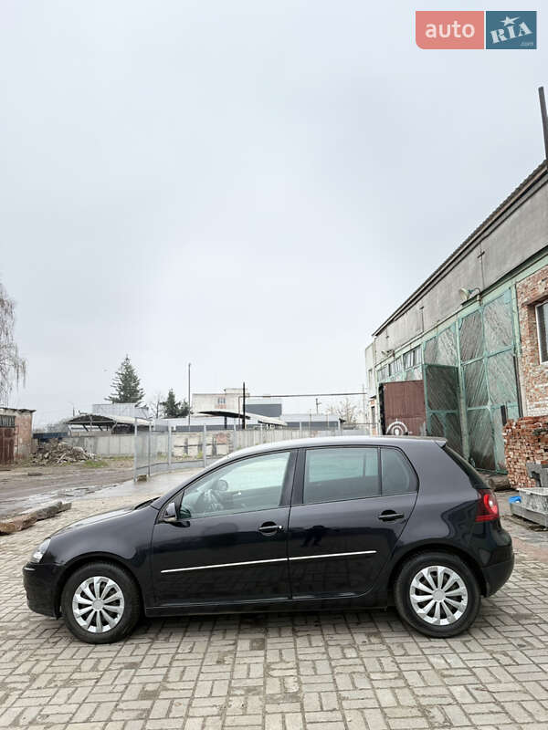 Хэтчбек Volkswagen Golf 2009 в Сумах