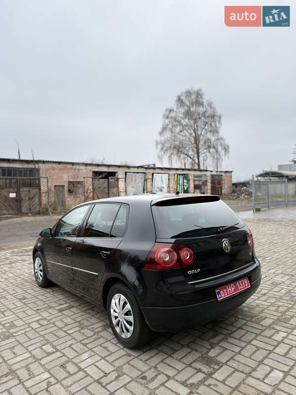 Хэтчбек Volkswagen Golf 2009 в Сумах