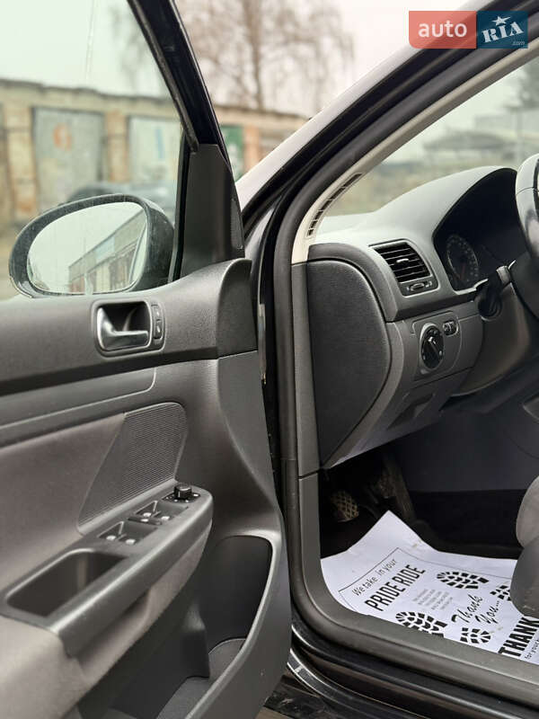 Хэтчбек Volkswagen Golf 2009 в Сумах