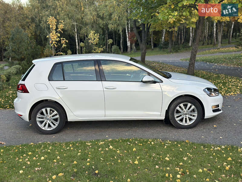 Хэтчбек Volkswagen Golf 2015 в Хмельницком