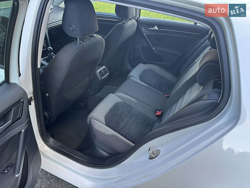 Хэтчбек Volkswagen Golf 2015 в Хмельницком