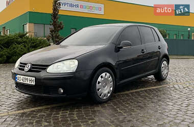 Хетчбек Volkswagen Golf 2005 в Мукачевому