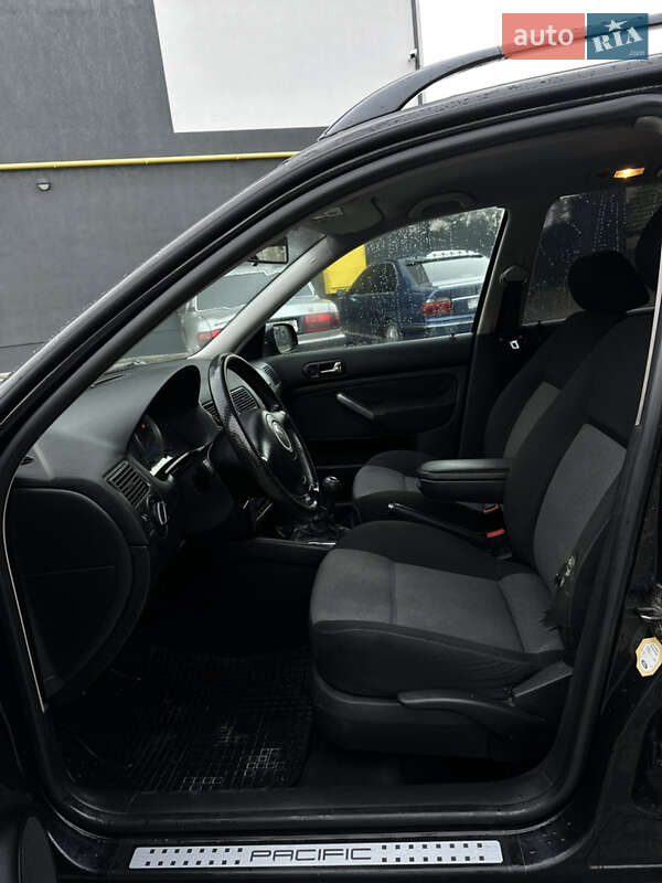 Универсал Volkswagen Golf 2003 в Кременце