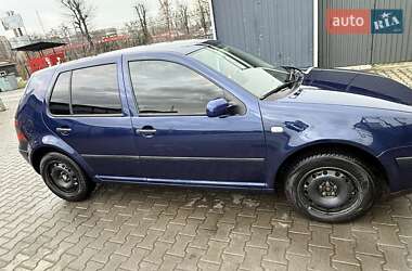 Хэтчбек Volkswagen Golf 2001 в Шептицькому