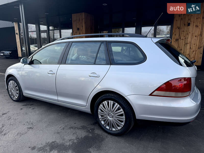 Універсал Volkswagen Golf 2009 в Вінниці