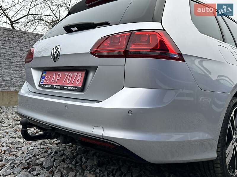 Универсал Volkswagen Golf 2015 в Ровно