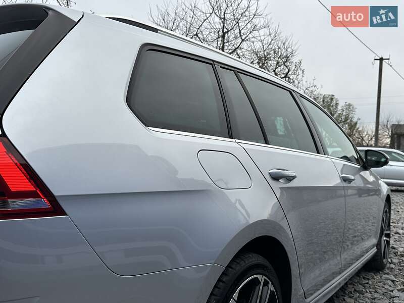 Универсал Volkswagen Golf 2015 в Ровно