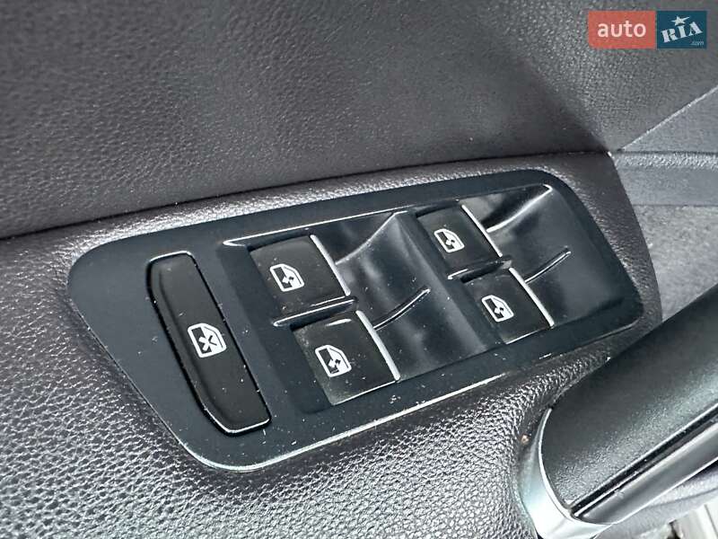 Универсал Volkswagen Golf 2015 в Ровно