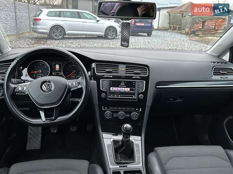 Универсал Volkswagen Golf 2015 в Ровно