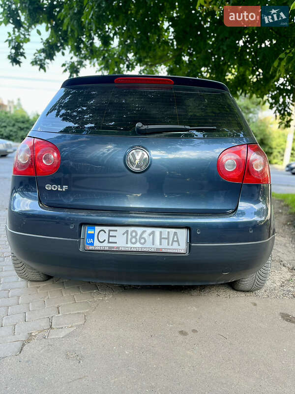 Хетчбек Volkswagen Golf 2006 в Чернівцях