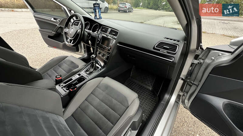 Універсал Volkswagen Golf 2016 в Кам'янець-Подільському