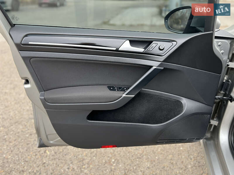 Універсал Volkswagen Golf 2016 в Кам'янець-Подільському